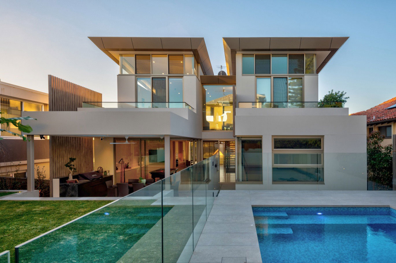 Cronulla Beachside Residence backyard with pool
