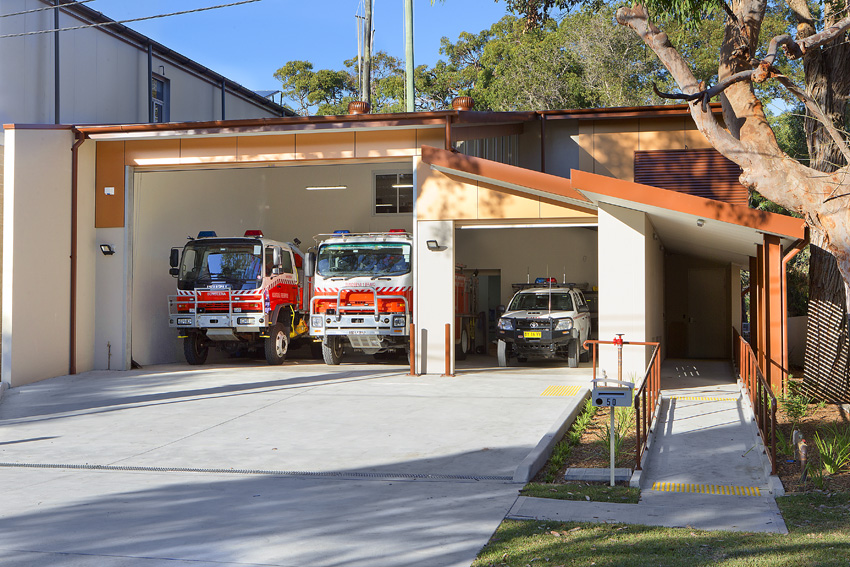 front of Bundeena fire station with fire trucks inside